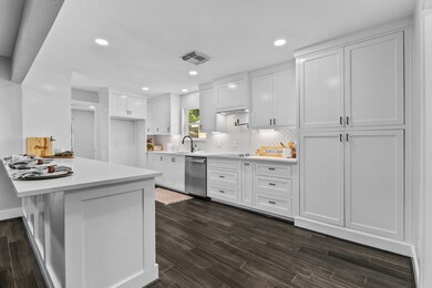 10014 Wickersham Ln, Houston, TX 77042 - photo 7