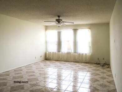 IMG_0508 3T living room