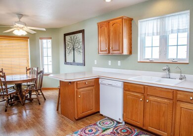 1104 Bobbi Ln, Waterloo, IA 50701 - photo 7