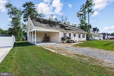 310 3rd St, Colonial Beach, VA 22443 - photo 3