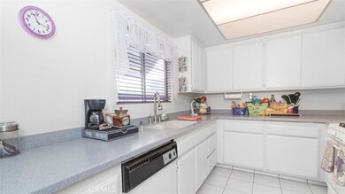 9500 1/2 Cedar St, Bellflower, CA 90706 - photo 4