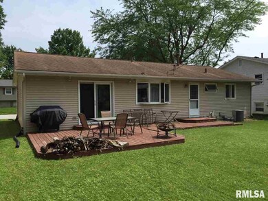 4216 Warren St, Davenport, IA 52806 - photo 3