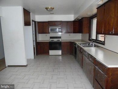 9823 Gordon Ct, Walkersville, MD 21793 - photo 7