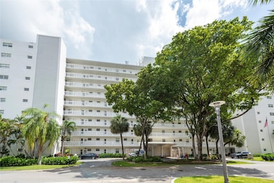 Horizon House Condominiums unit 302, Fort Lauderdale, FL 33304 - photo 2