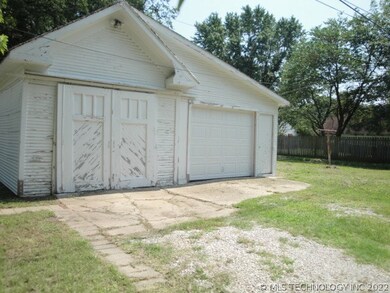 2 car detached garage