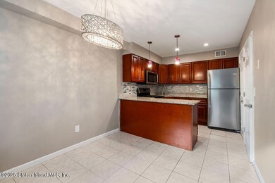 423 Willow Rd E, Staten Island, NY 10314 - photo 4