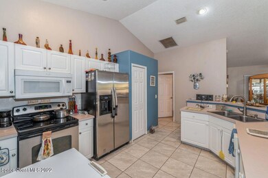 07_437WardRd_177002_Kitchen_HiRes