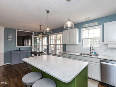 015-1280x960-kitchen-breakfast
