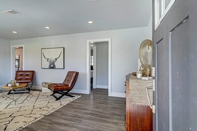 2302 Cheshire Ln, Houston, TX 77018 - photo 3