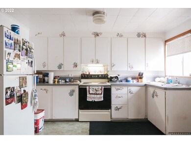 2731 E St, Hubbard, OR 97032 - photo 7
