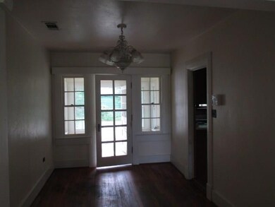 dining area, kitchen on right