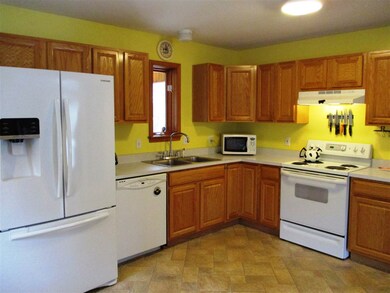 17 Highfield Dr, Allenstown, NH 03275 - photo 4