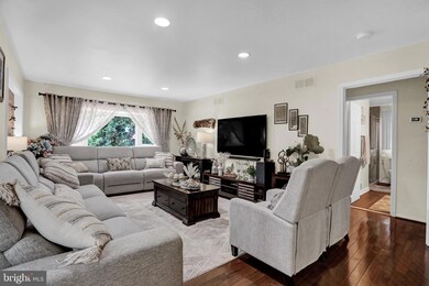 8 Tyburn Ct, Lutherville Timonium, MD 21093 - photo 2