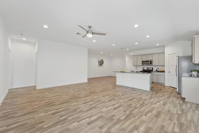 14304 Big Bend Dr, Shenandoah, TX 77384 - photo 3