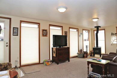 907 Baldwin Dr, Cheyenne, WY 82001 - photo 5