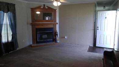 1032 living area 3