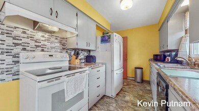 427 W 32nd St 6 Kitchen Pic