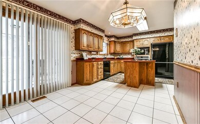 The Kitchen / Dining Room is right beyond the Livi