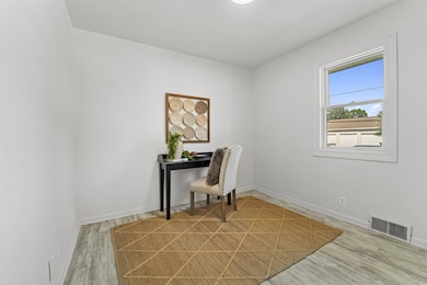 521 E 2nd St, Kimberly, WI 54136 - photo 5