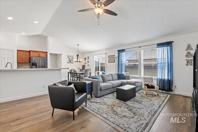 645 SW Nugget St, Mountain Home, ID 83647 - photo 7