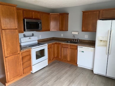 2135 S Manor Dr, Erie, PA 16505 - photo 4