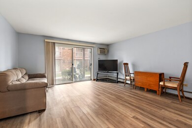 14810 Ketelaar Dr unit 6W, Midlothian, IL 60445 - photo 2