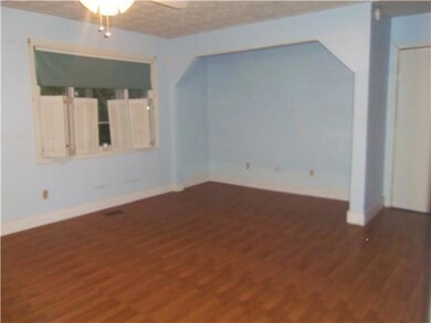 1024 Dimson Dr E, Columbus, OH 43213 - photo 2