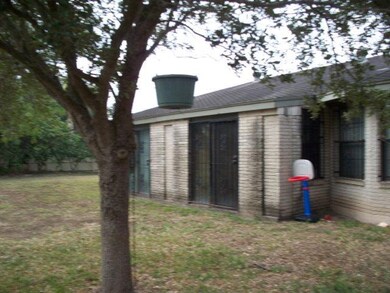 814 Ray St, Donna, TX 78537 - photo 3