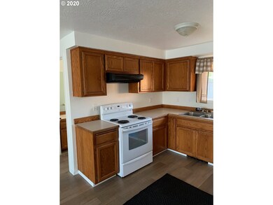 215 S 2nd St, Carlton, OR 97111 - photo 7