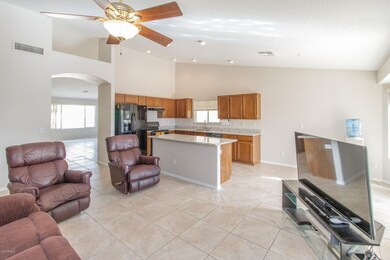 6) FAMILY ROOM TO KITCHEN