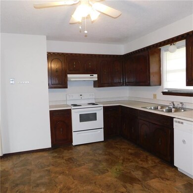 301 N Eastern Ave, Shawnee, OK 74801 - photo 4