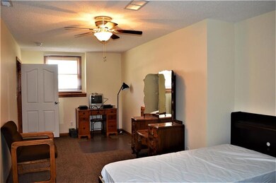 1702 Overbrook Ln, Raymore, MO 64083 - photo 4