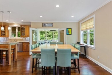 07_130NEagle_2_DiningRoom_LowRes