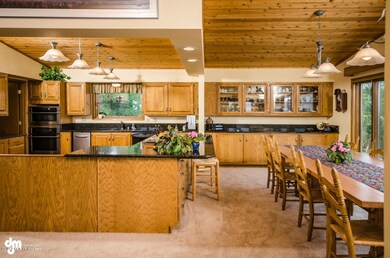 [photo 2019974] dining roomkitchen