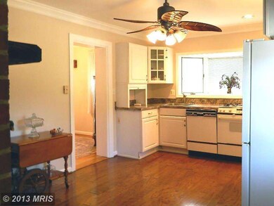 156 Moncure Dr, Alexandria, VA 22314 - photo 4