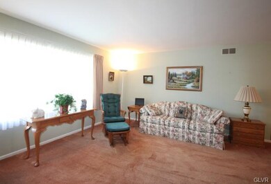 6195 Fairway Ln, Allentown, PA 18106 - photo 4