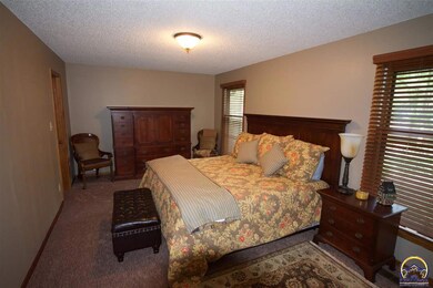 2610 SW Randolph Ct, Topeka, KS 66611 - photo 7