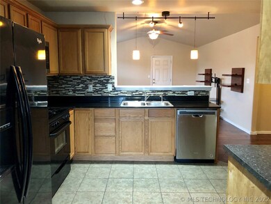 2311 E Fargo Place, Broken Arrow, OK 74012 - photo 5