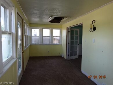 606 Kenilworth Ave, Sheffield Lake, OH 44054 - photo 2