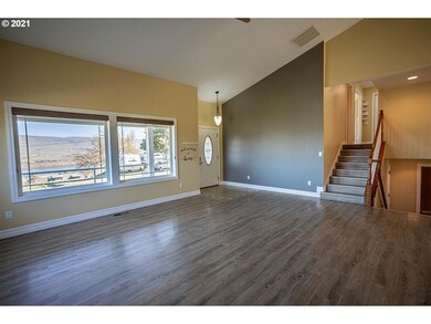 2606 E 10th St, the Dalles, OR 97058 - photo 5