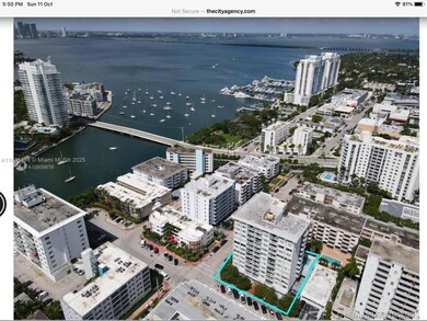 Biscayne BayCouple of blocks away from pedestrian section of Lincoln Road