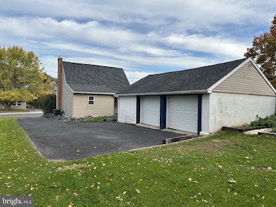 349 E Fulton St, Ephrata, PA 17522 - photo 4