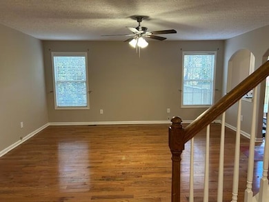 Move In Pics Int. GE 217 - 3096 Roundway