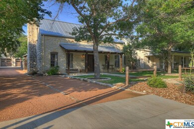 508 W San Antonio St, Fredericksburg, TX 78624 - photo 3