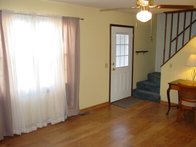 897 Shady Ct, Aurora, IL 60506 - photo 2