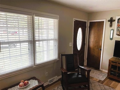 102 SW Moore Ct, Blue Springs, MO 64014 - photo 5