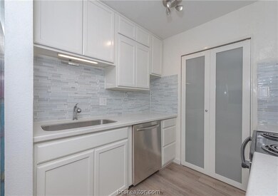 904 University Oaks Blvd unit 99, College Station, TX 77840 - photo 2