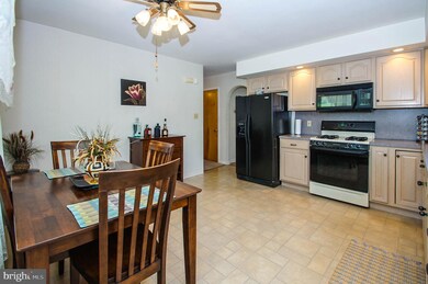 1239 Commonwealth Blvd, Reading, PA 19607 - photo 7