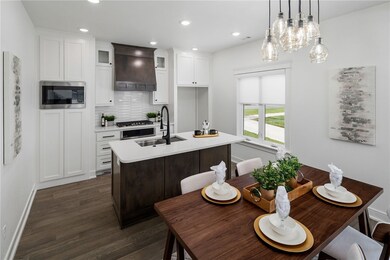 114 NW Oz Village Dr, Bentonville, AR 72712 - photo 5