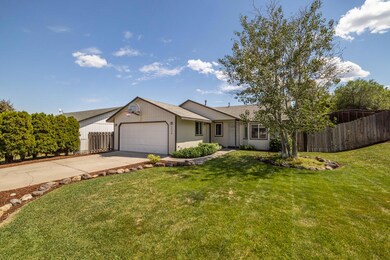 3338 SW Salmon Ave, Redmond, OR 97756 - photo 3